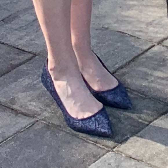 Adrianna Papell Lois Lace Kitten Heel Women's Size8M Dark Blue Dress Pumps - Picture 5 of 5